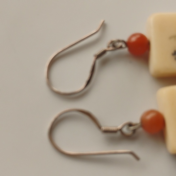 Vintage Tile Like Floral Print Earrings - Picture 3 of 4